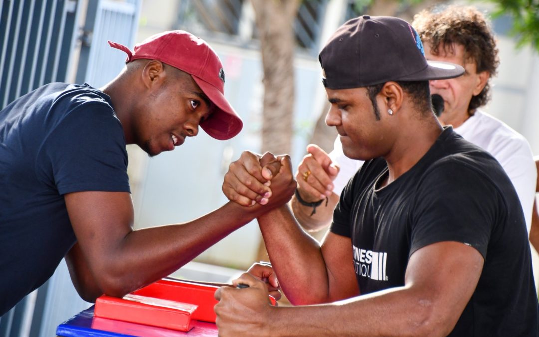 Retour en images sur le concours de bras de fer sportif