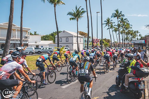 Départ de la 5ème étape du tour cycliste au Port